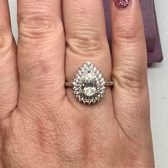 Vintage Teardrop CZ Ring - Picture 4 of 4